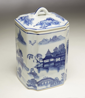 Picture of AA Importing 59792 Blue & White Square Jar with Lid