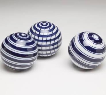 Picture of AA Importing 59876 Blue & White Porcelain Balls - Set of 3