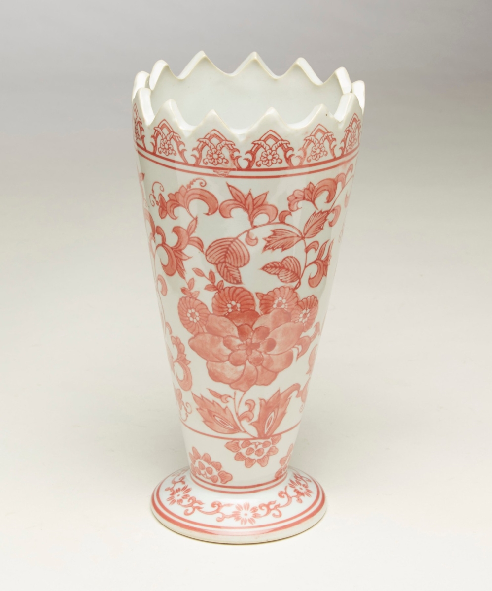 Picture of AA Importing 59812 Red & White Floral & Vine Vase