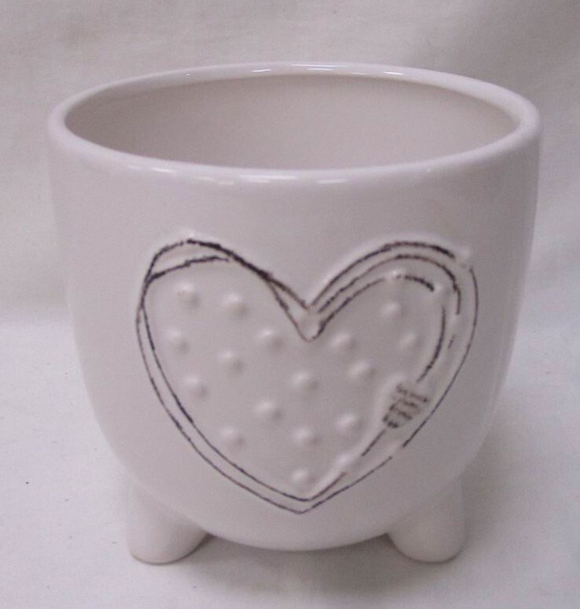 Picture of 212 Main AI-CE00-406 White with Heart Design Footed Planter