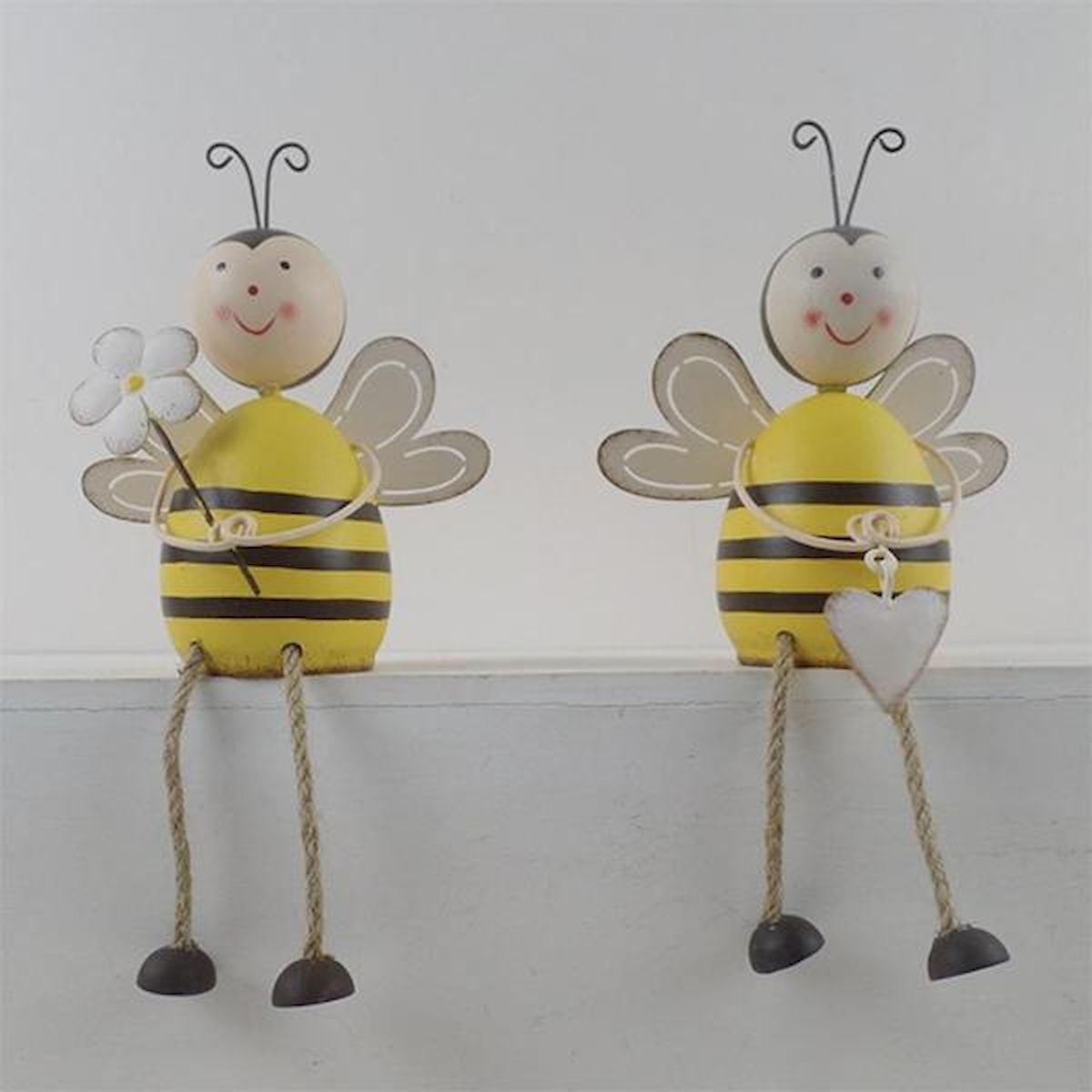 Picture of Forpost FP-HUS-367 Metal Bees Holding A Flower Or Heart Sitting Figurine - Set of 2
