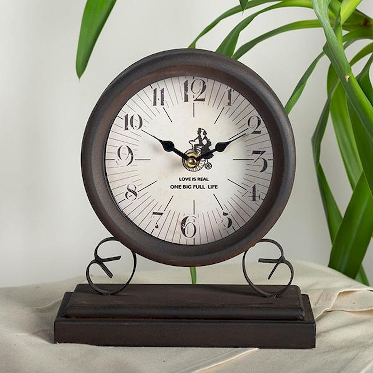 Picture of Forpost FP-MIN-265 Black Metal Stand Love is Real One Big Full Life Table Clock