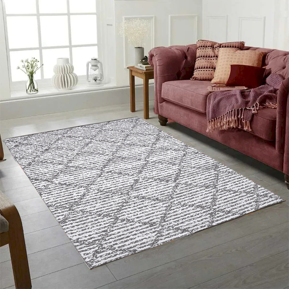 5 x 8 ft. Gray & White Diamond Pattern Indoor & Outdoor Reversible Plastic Rectangle Area Rug