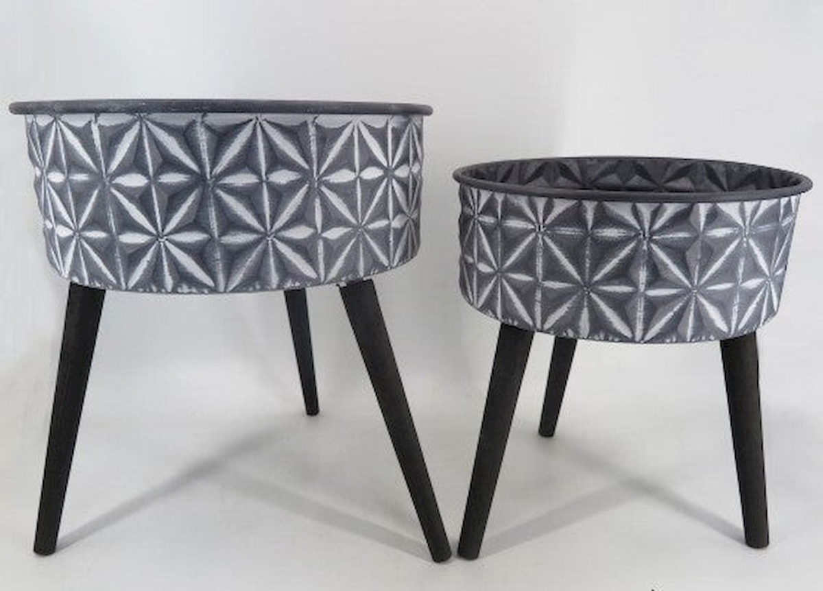 AI-GG9496 White Washed Patterned Metal on Tripod Legs Planters, Set of 2