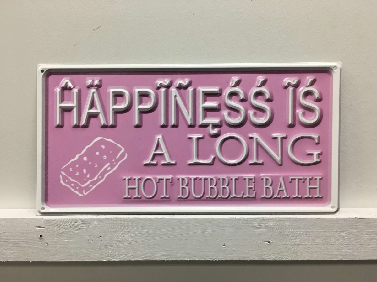 IV-W14-GT070 Happiness Bath Vintage Metal Wall Decor
