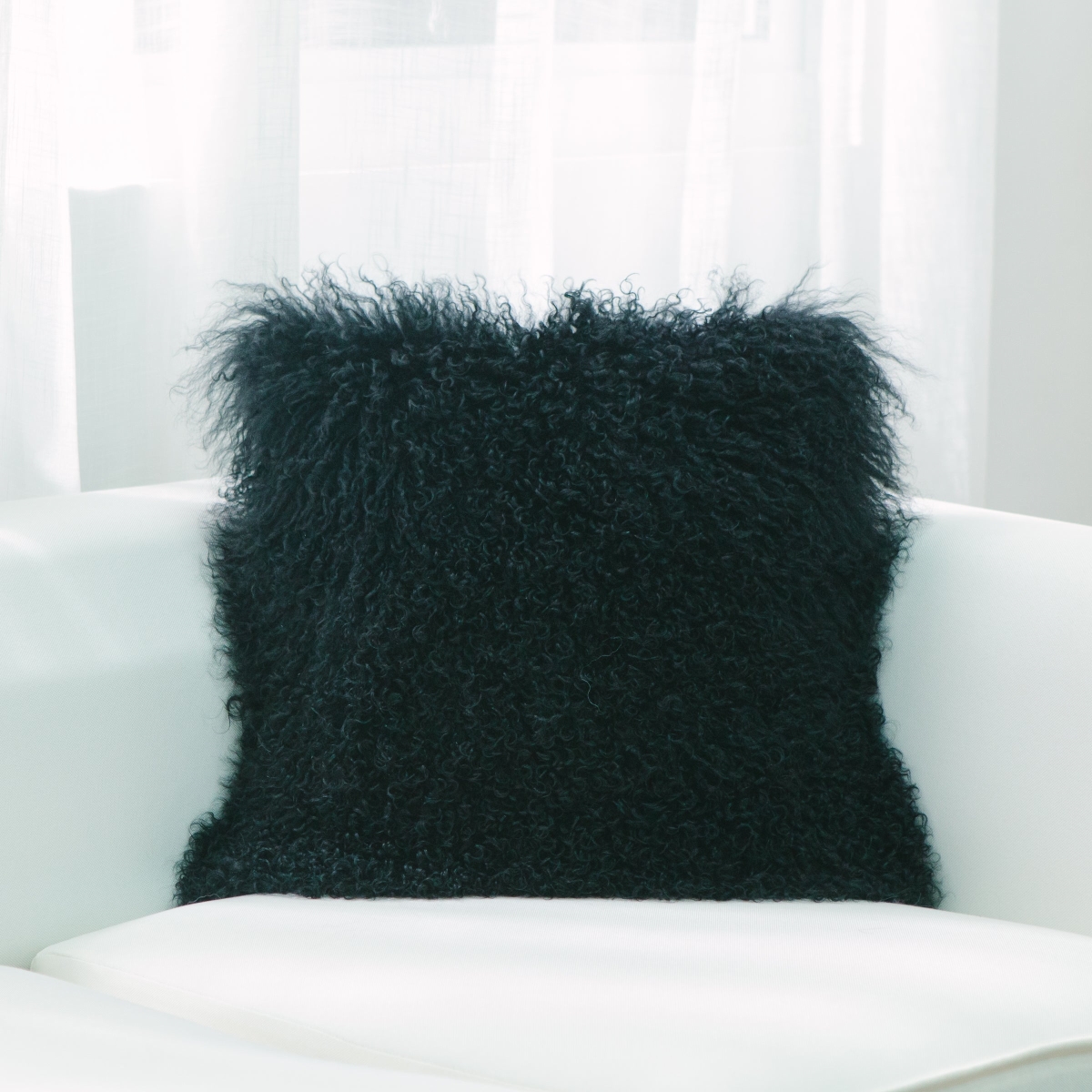 HU-MU1818JYBKOP Black Mongolian Lamb Fur With Polyester Insert Pillow