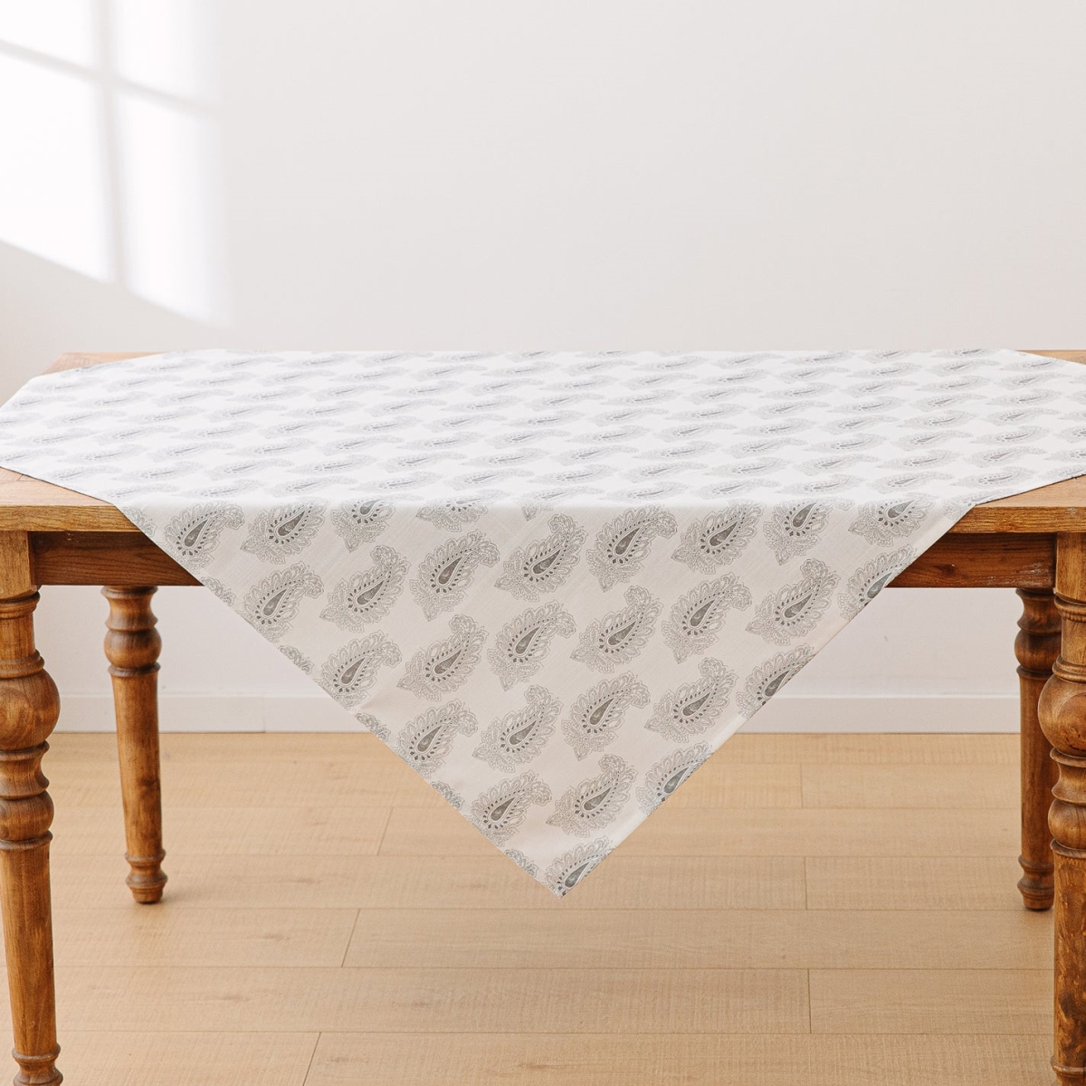 Picture of MDR Trading Inc. HU-MP5050JS12GE Griege Paisley Print On White Tablecloth