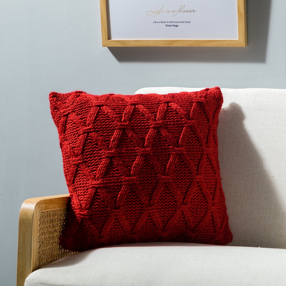 HU-BC1818HURDOP Red Diamond Pattern Knit With Poly Insert Pillow