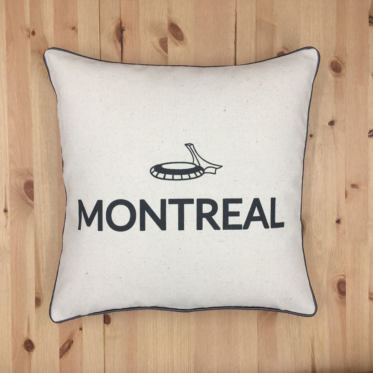 HU-OC1818CTMTOP Montreal With Polyester Insert Pillow