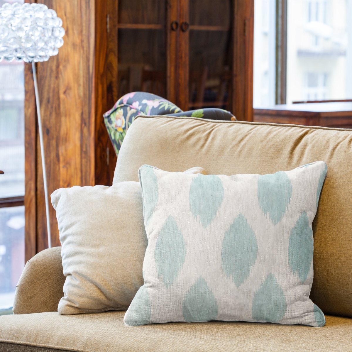 HU-ID2020ICBLOP Blue And White Ikat Pattern With Polyester Insert Pillow