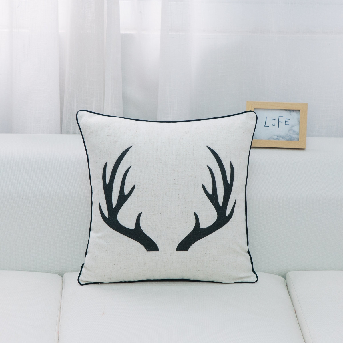 HU-CG1818IC02OP Square Black Antlers On White With Polyester Insert Pillow