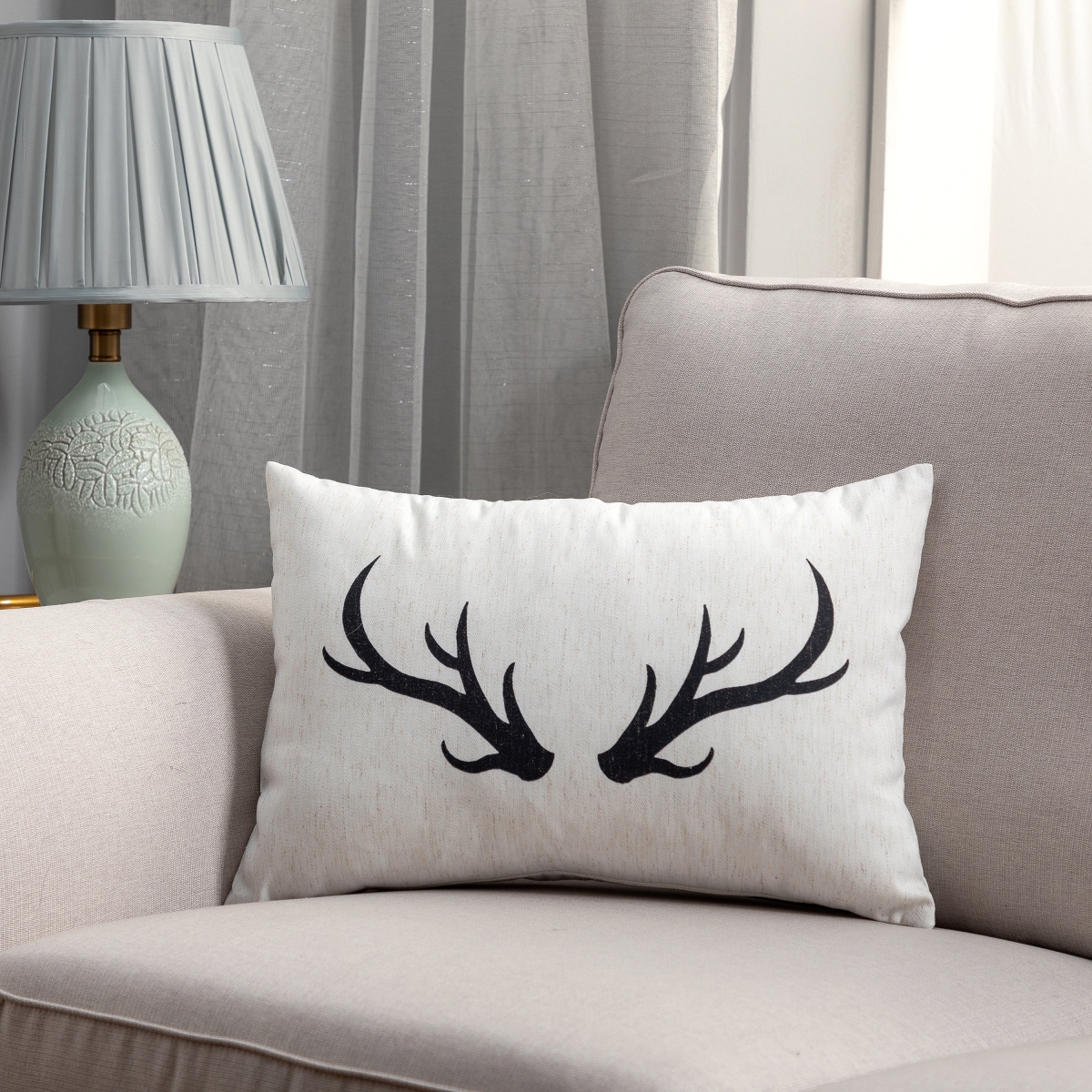 HU-CG1624ICATOF Rectangular Black Antlers On White With Feather Down Insert Pillow