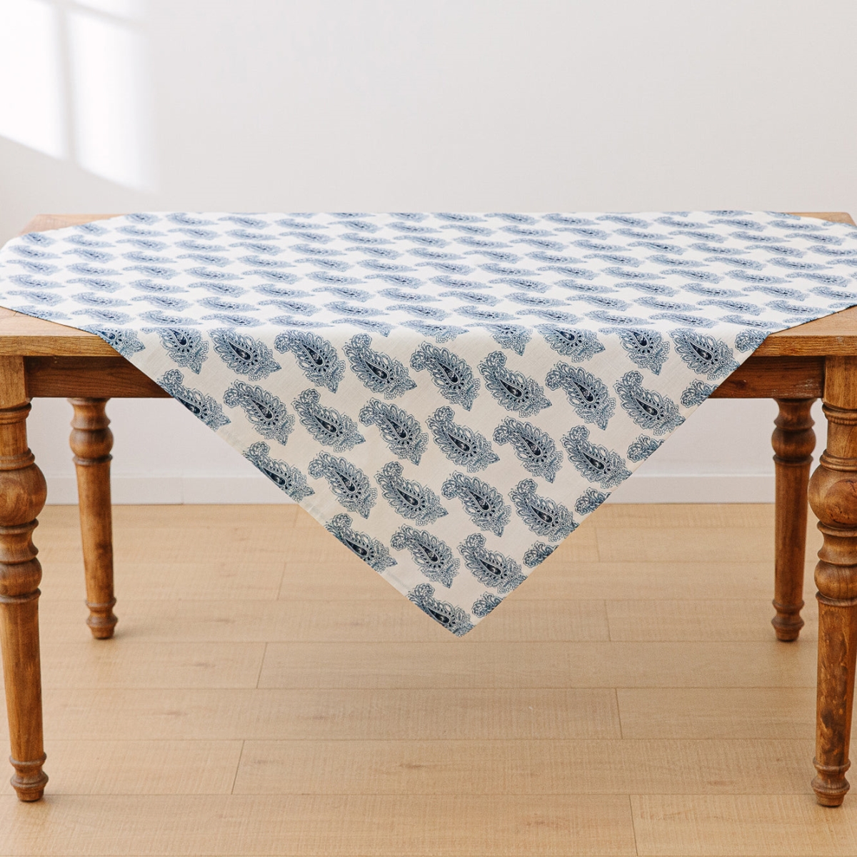 Picture of MDR Trading Inc. HU-MP5050JS12NV Navy Blue Paisley Print On White Tablecloth