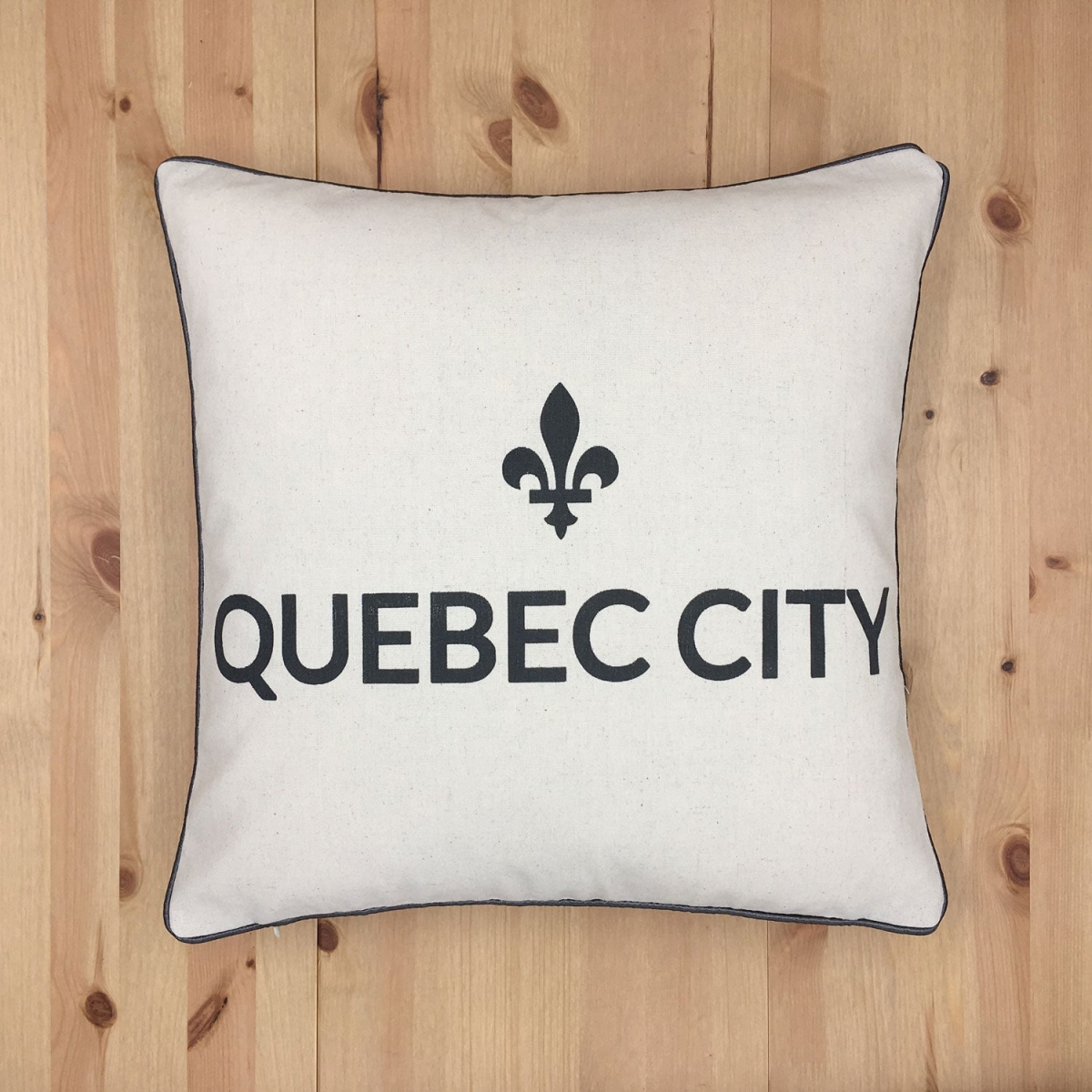 HU-OC1818CTQCOP Quebec City With Polyester Insert Pillow