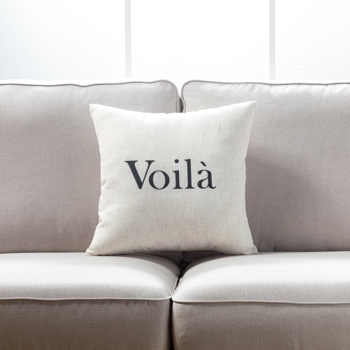 HU-LV1818JTVLAOP Voila Text On White With Polyester Insert Pillow