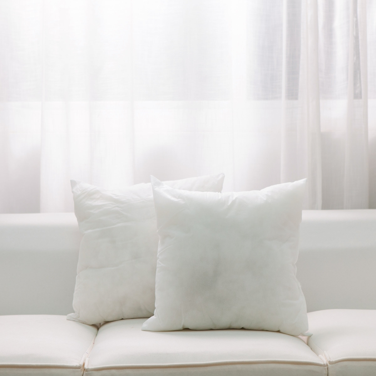 HU-PF2020KL01H 20 X 20 Inches Polyester Pillow Insert