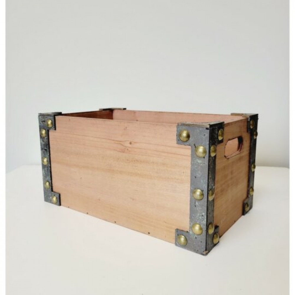 CM-AS678NA_Q01 Brown Wood With Metal Edges Box