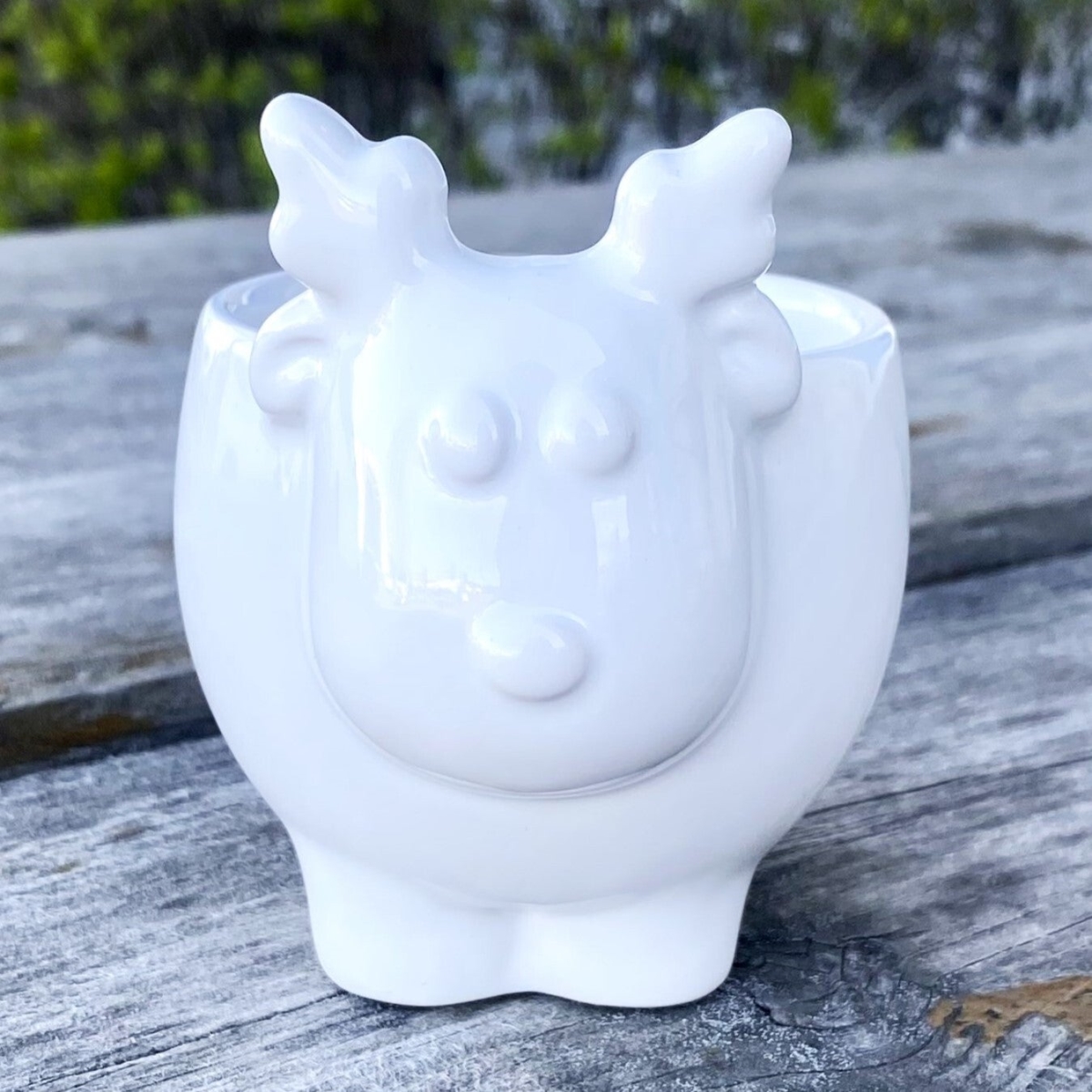 AI-CE46-1102_Q01 White Glazed Reindeer Planter