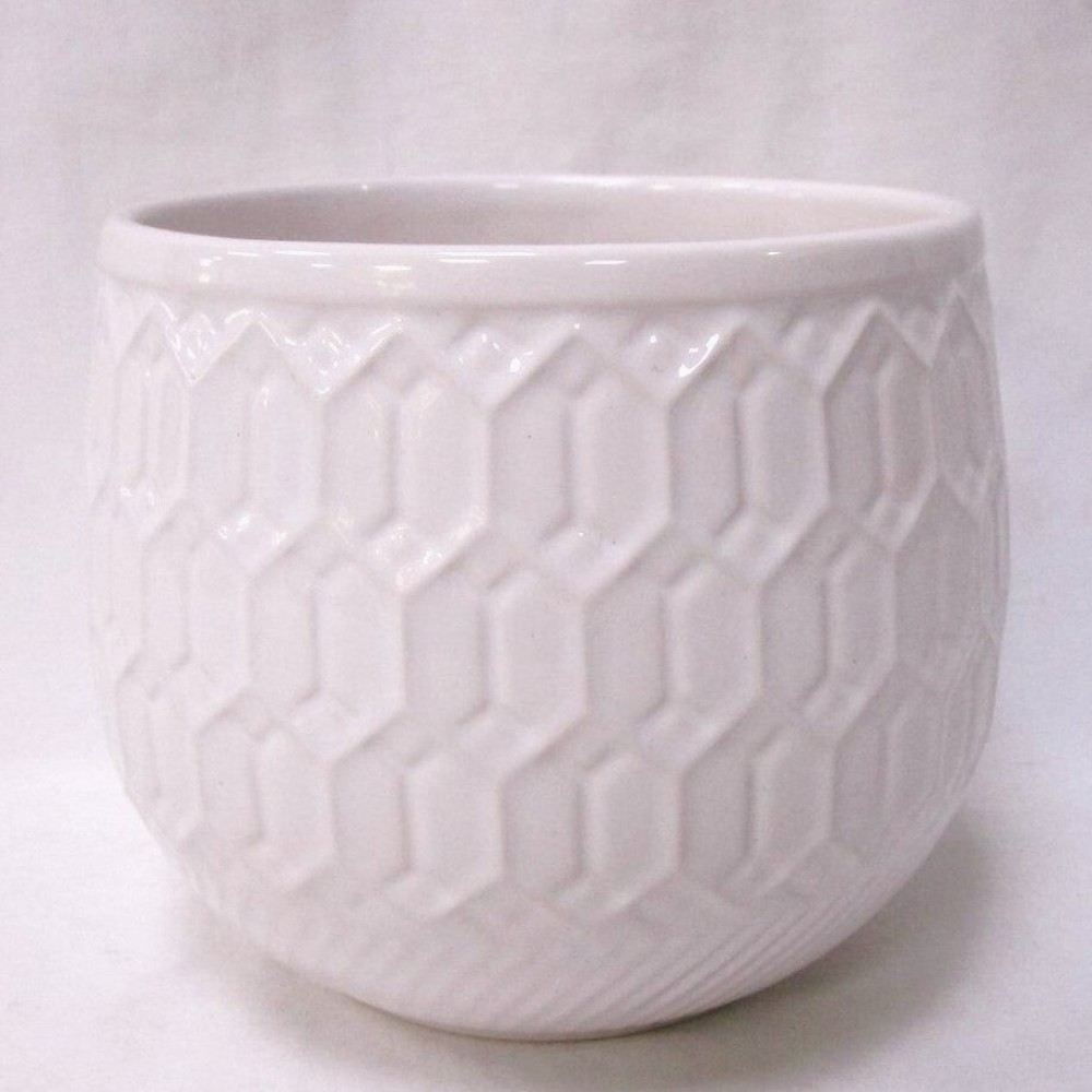 AI-CE115-302_Q01 White With Geometric Pattern Planter
