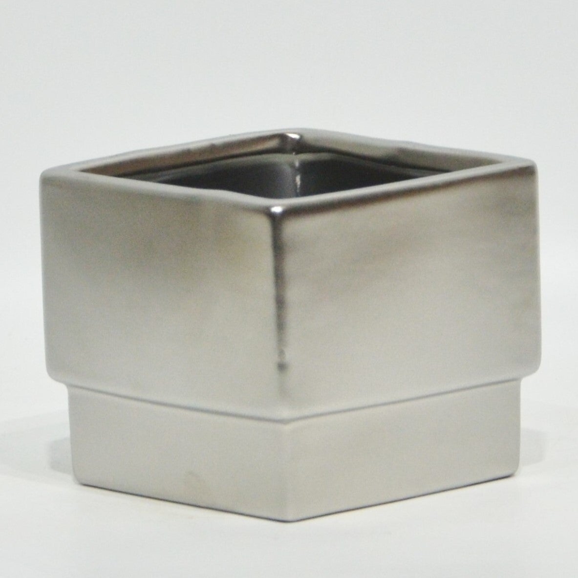 AI-CE01MSI_Q01 Matte Silver Square Planter