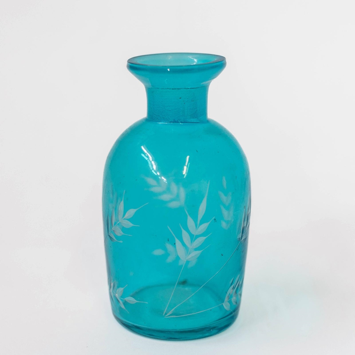 FP-IMW-053_Q01 Bright Blue With White Leaf Print Square Decorative Bottle