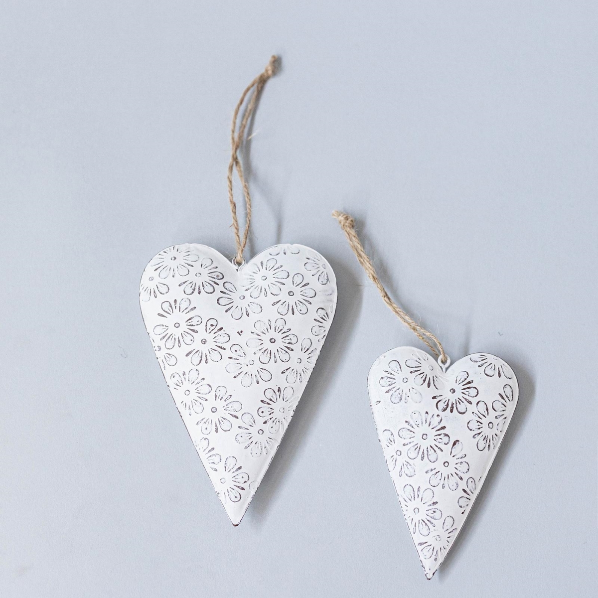 FP-HUS-549 Set Of 2 Metal Hearts With Floral Patterns Ornaments