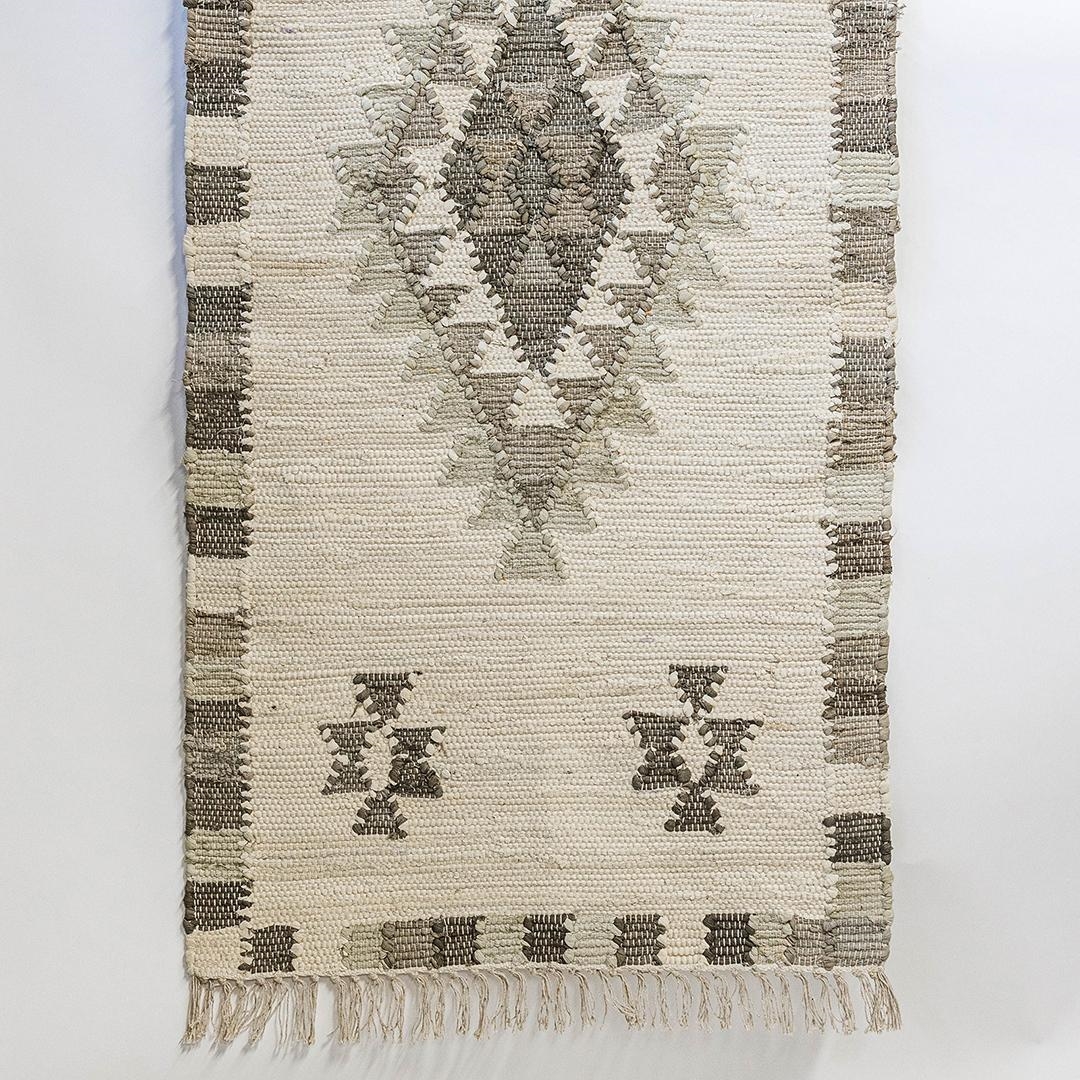 FP-IMT-250 Textured With Diamonds, Checked Edges And Fringe Rug