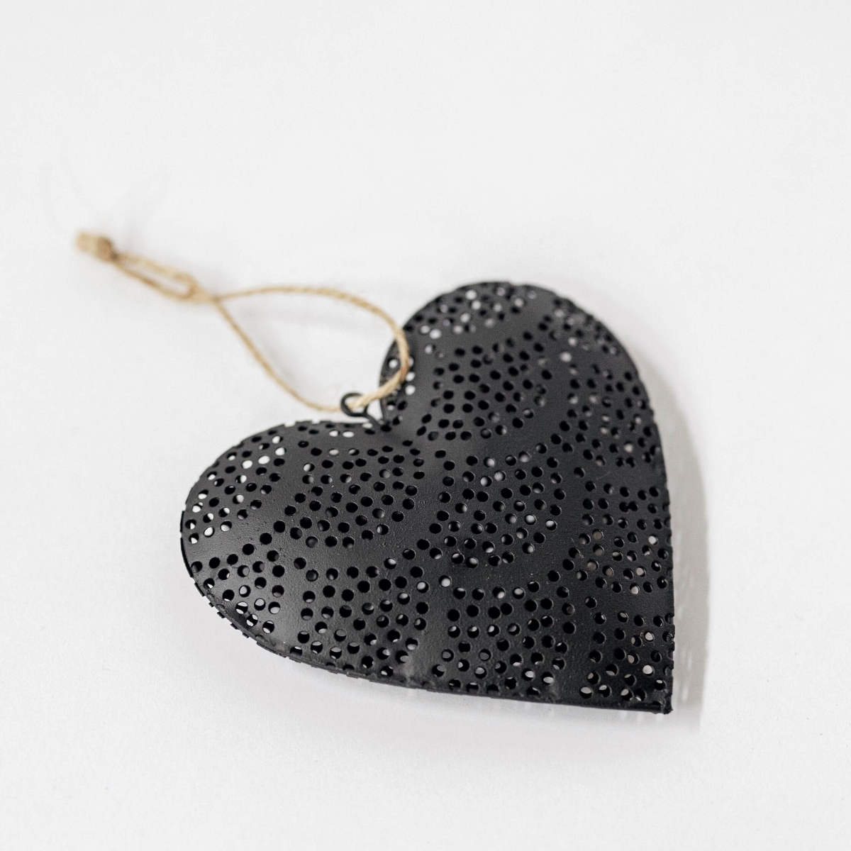 FP-HUS-594_Q01 Perforated Metal Heart Hanging Decoration