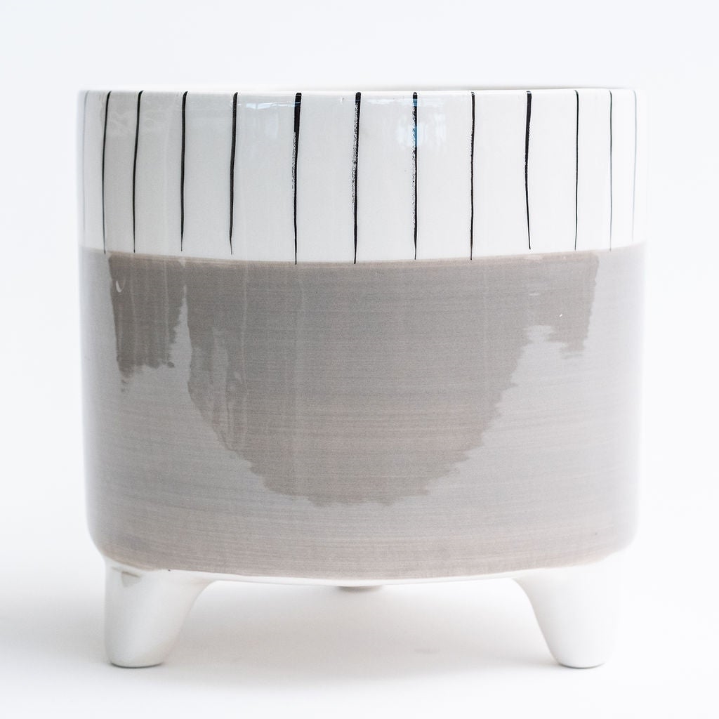 AI-CE10-152_Q01 Footed Gray With White And Black Stripes Planter