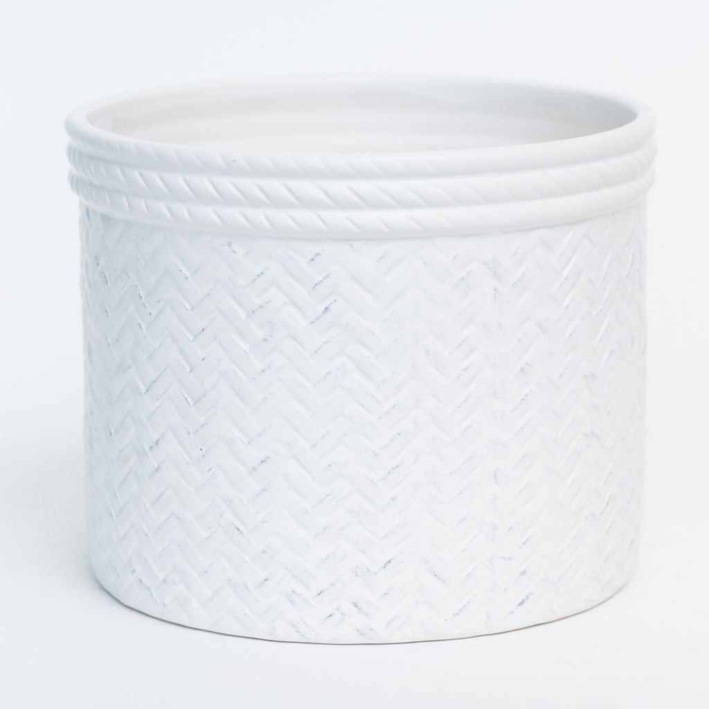 AI-CE10-124_Q01 Matte White Wicker Look Planter