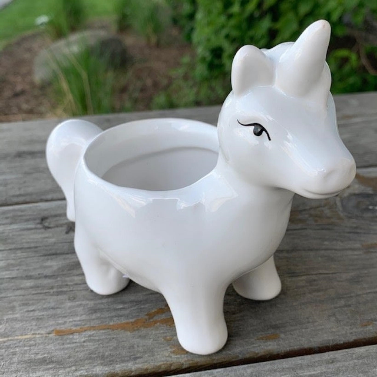 AI-CE46UNI_Q01 White Unicorn Planter