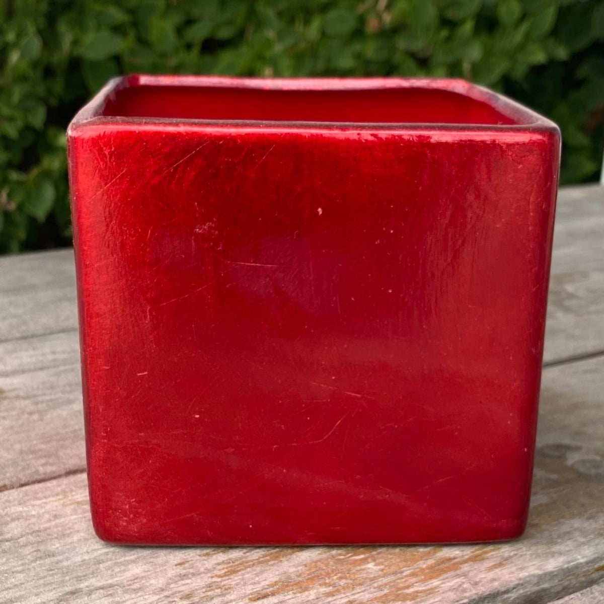 AI-CE01FR_Q01 Red Foil Finish Painted Planter