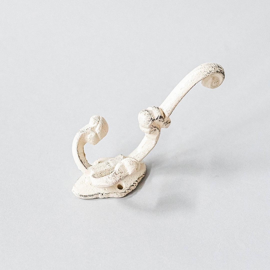 FP-KIN-027-C_Q01 Cast Iron Rustic Look Cream Triple Prong Hook