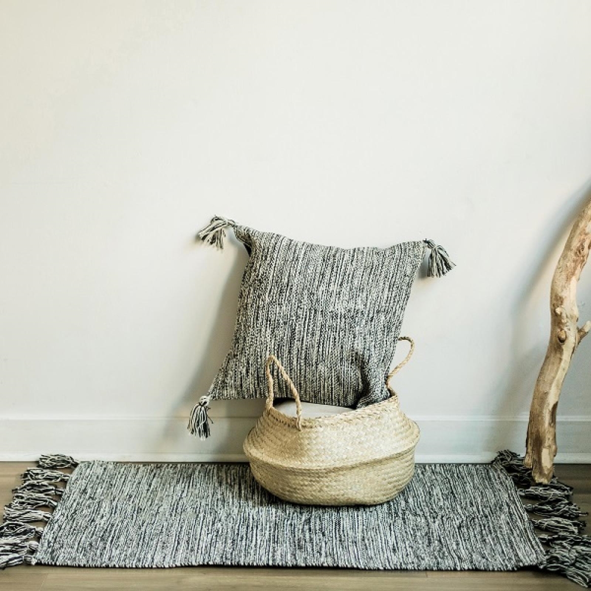 FP-IMT-041-RgM_Q01 Woven Beige And Black Pattern With Tassels Rug