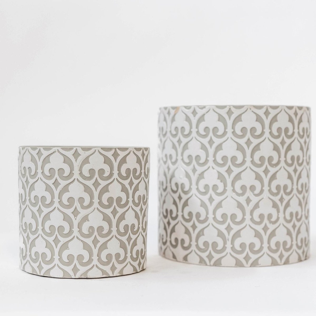 FP-CNP-215-Set Set Of 2 Fleur-De-Lys White And Gray Planters