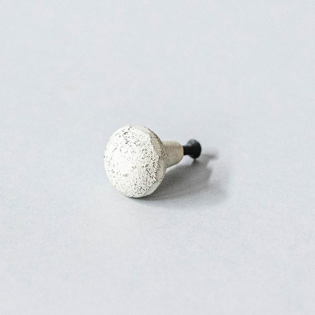 FP-KIN-086-C_Q01 Antique Cream Cast Iron Drawer Knob