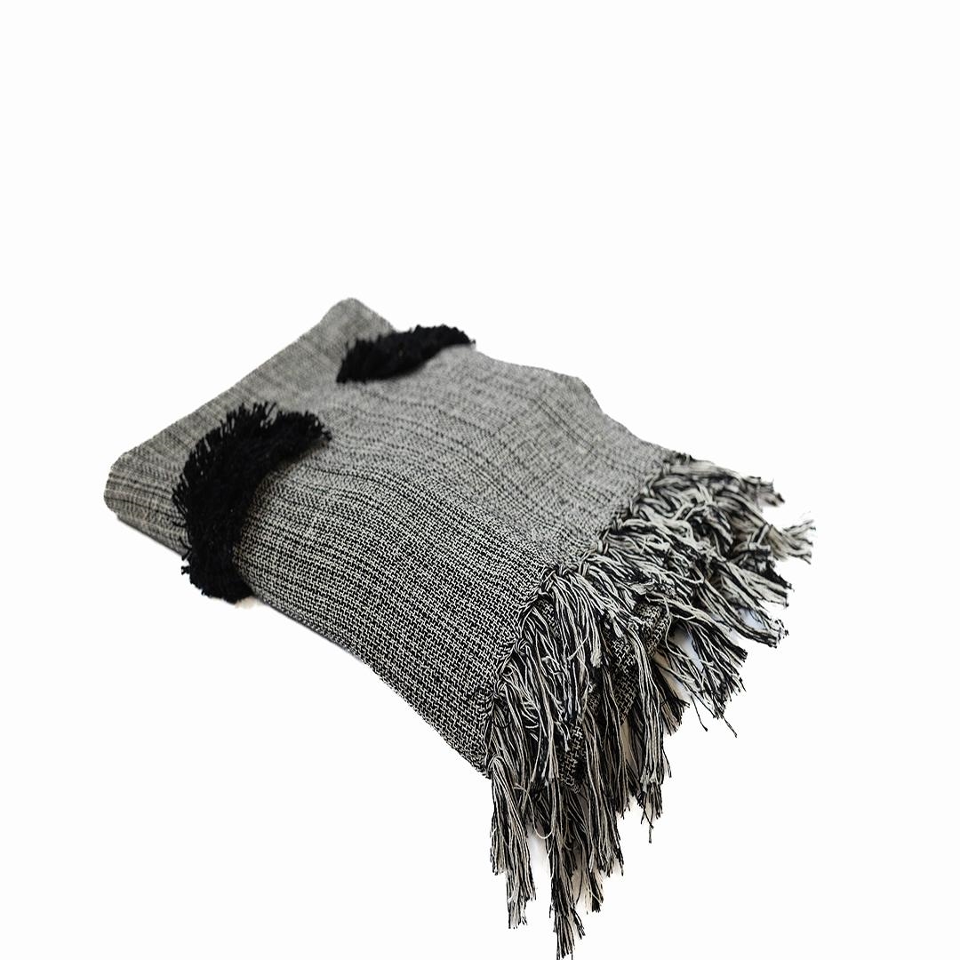 FP-IMT-038-Th_Q01 Black And White With Black Fringe Details Throw
