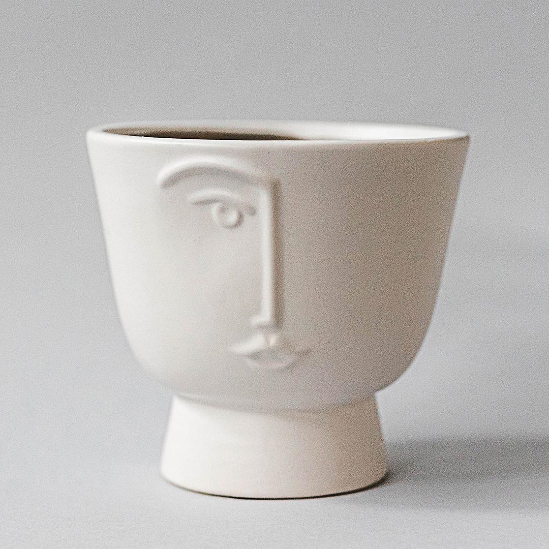 FP-ECX-139-L_Q01 Abstract Face Round Planter