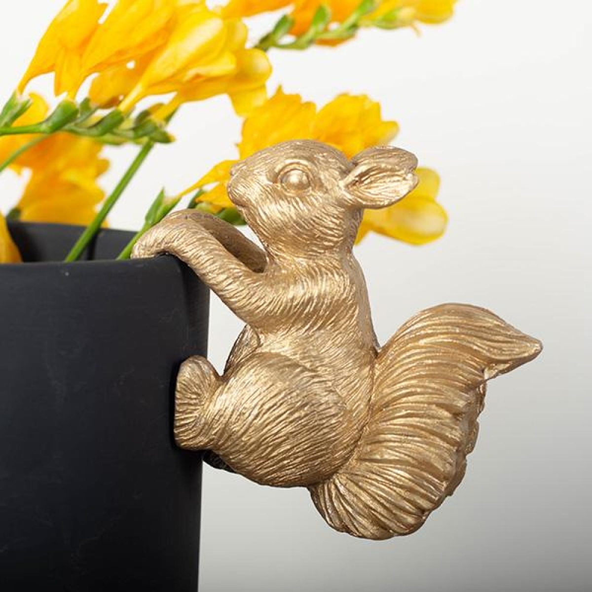 FP-CNP-287_Q01 Gold Squirrel Hanging Pot Decoration