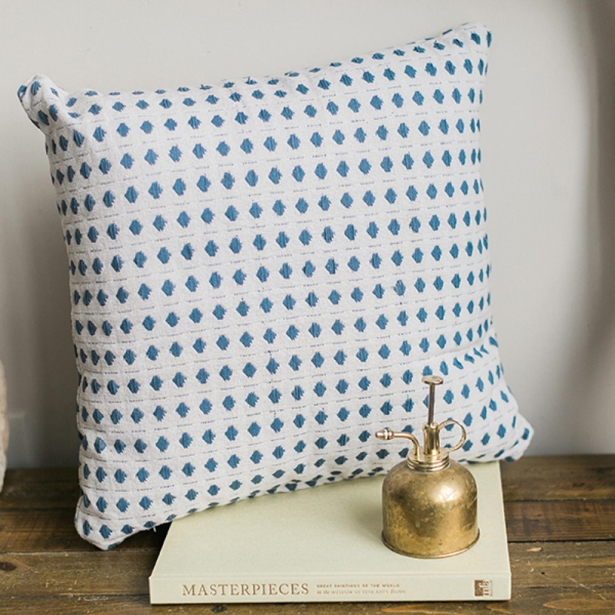 FP-IMT-002-BL_Q01 White And Blue Patterned Cushion Cover