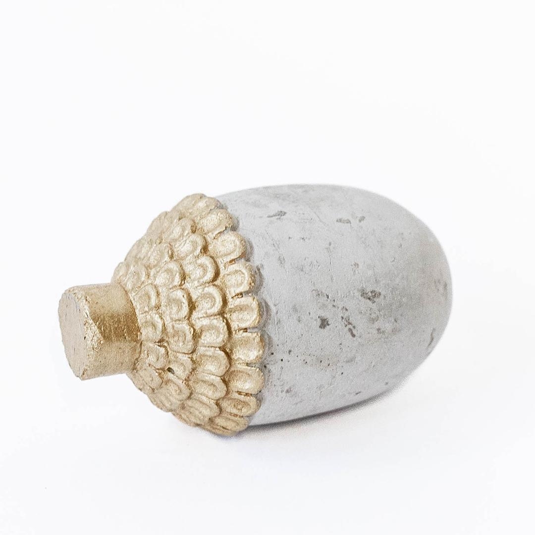 FP-CNP-232-S_Q01 Gray And Gold Cement Acorn Figurine