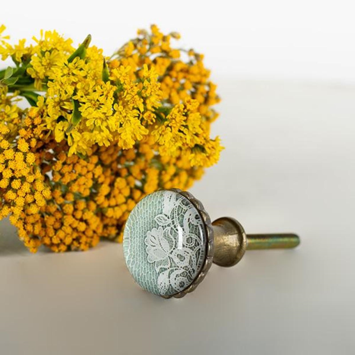 FP-EST-068_Q01 Antique Gold With White And Green Lace Look Floral Pattern Drawer Knob