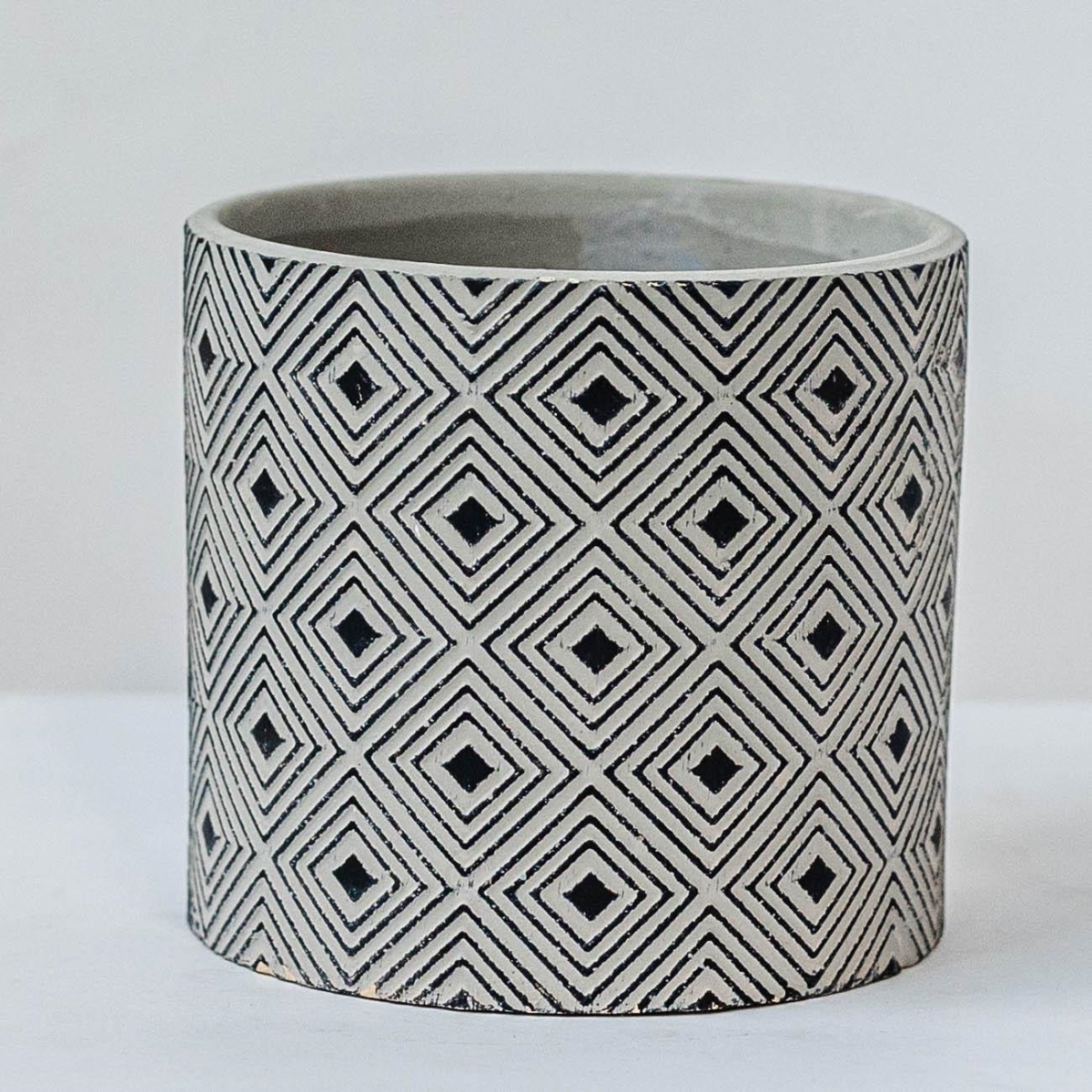 FP-CNP-185_Q01 Gray On Black Diamond Pattern Planter