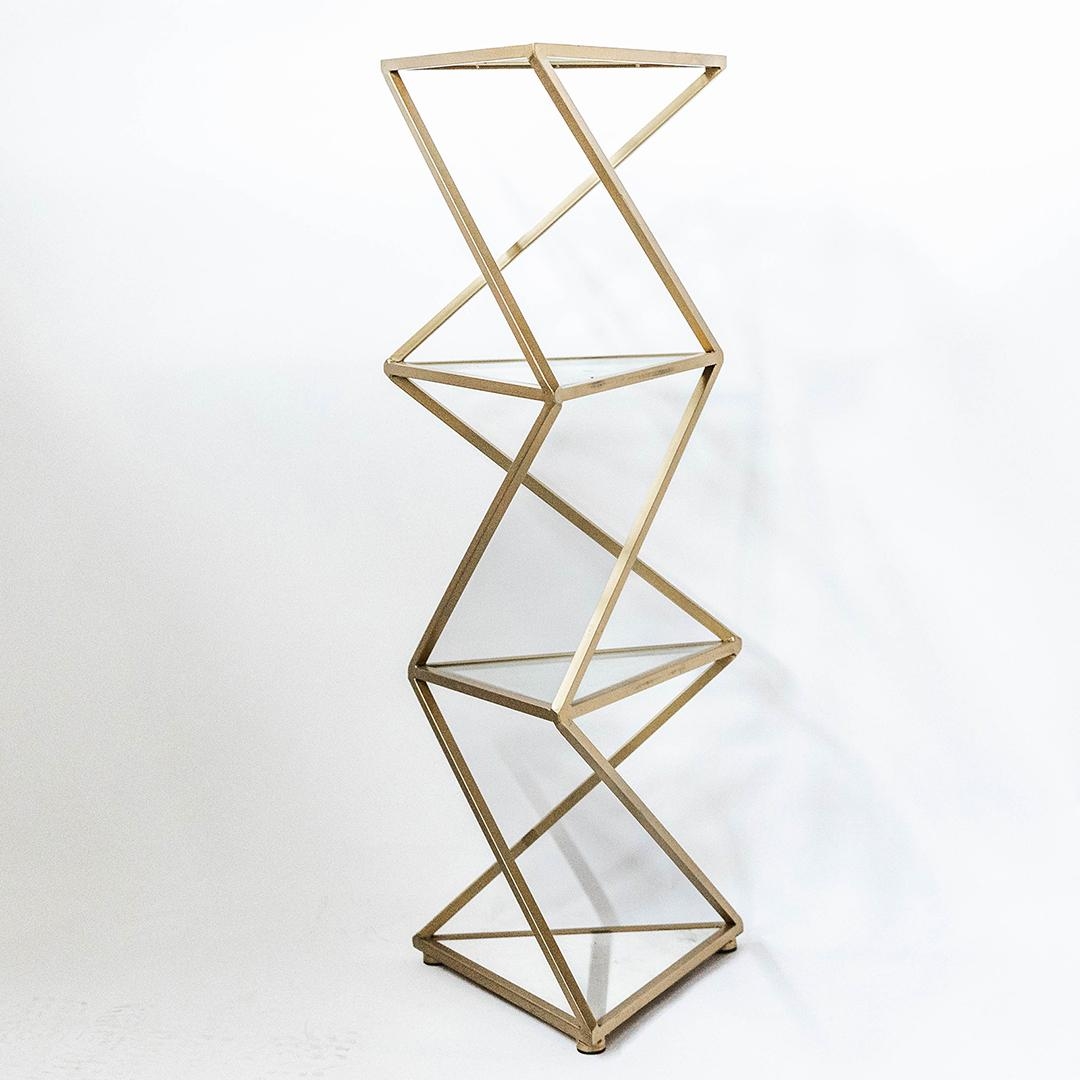 FP-WEN-21011_Q01 Stylized Triangle Shaped Metal Frame With Glass Shelf