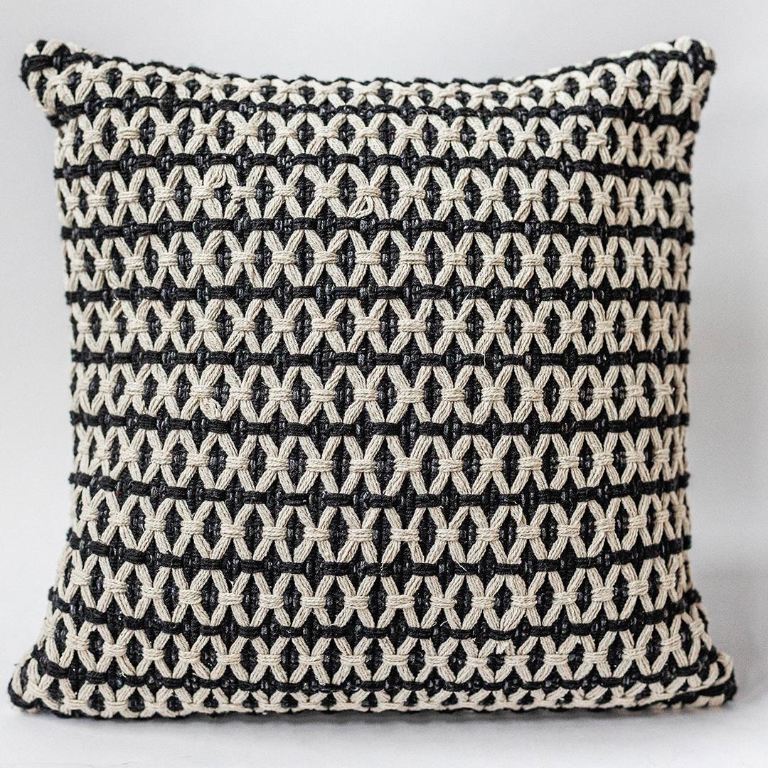 FP-IMT-024-CL_Q01 Beige And Black Patterned Cotton Cushion Cover