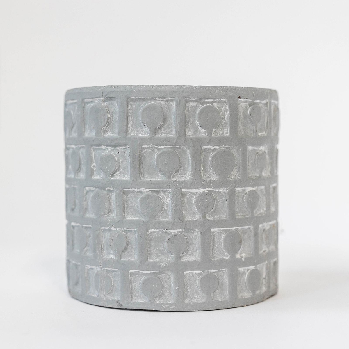 FP-CNP-227_Q01 Gray Keyhole Pattern Planter
