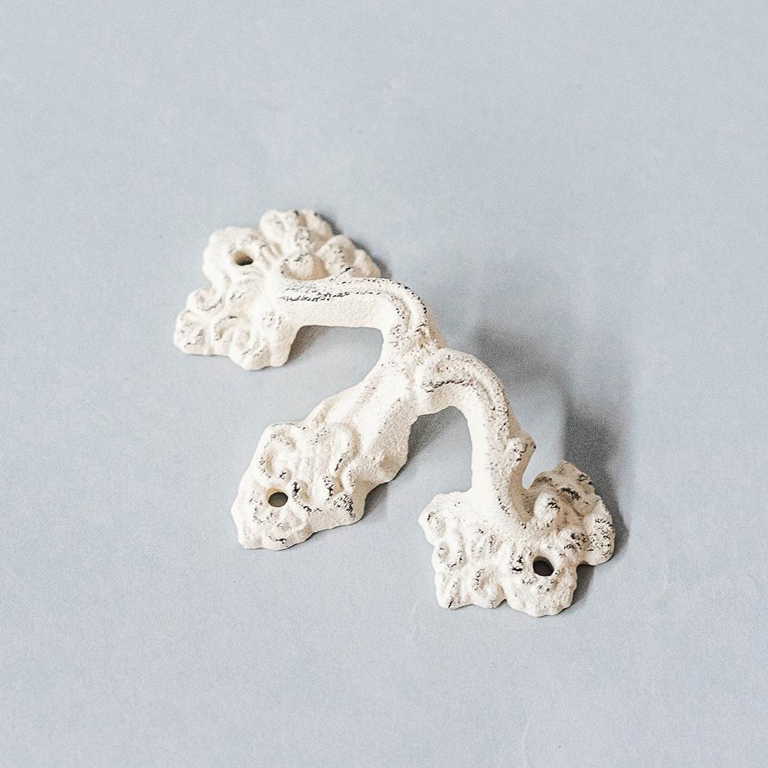 FP-KIN-157_Q01 Antique White Cast Iron Drawer Handle