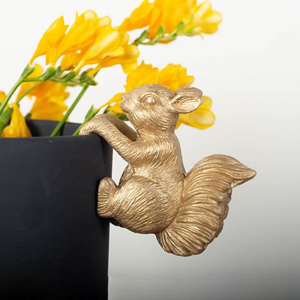 FP-CNP-287-S_Q01 Gold Squirrel Hanging Pot Decoration