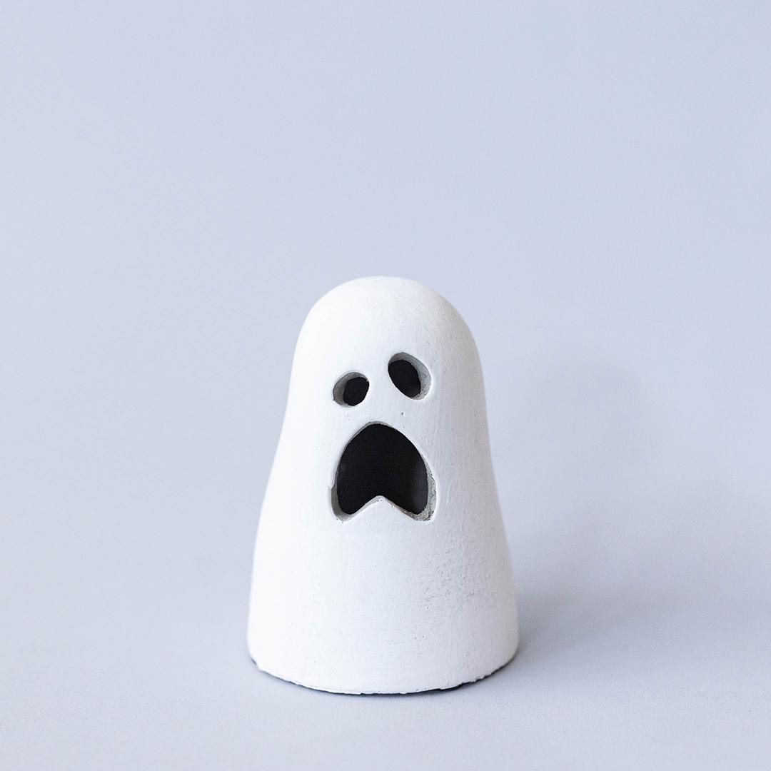 FP-CNP-392 Surprised Ghost Figurine