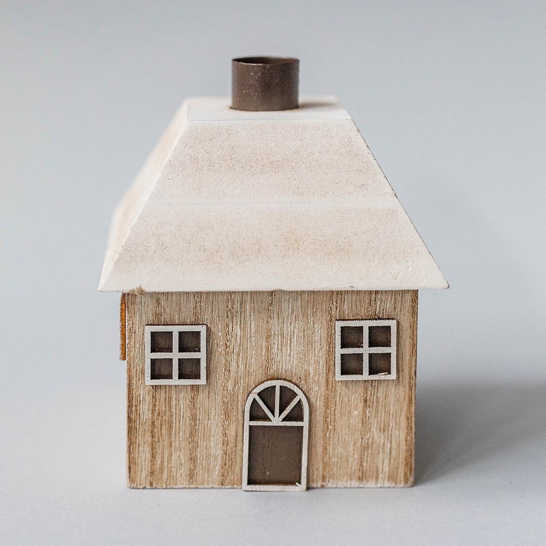 FP-HUS-585 Simple House With A Snow Covered Roof Figurine